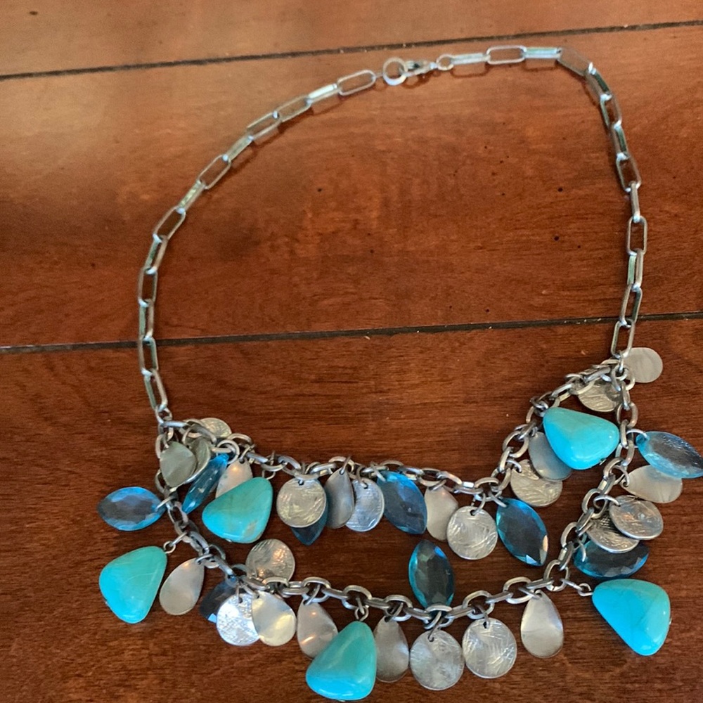 Turquoise & silver colored necklace